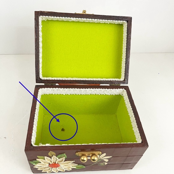 Vintage 60’s / 70’s Floral Daisy Wooden Box Purse with Handle Artist Signed - Picture 7 of 12